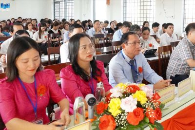 (Baoquangngai.vn) – Sở GD&ĐT phối hợp với Trường THCS Trần Hưng Đạo, phường Cẩm Thành tổ chức Hội thảo dạy thí điểm các môn học bằng tiếng Anh cho các trường THCS.