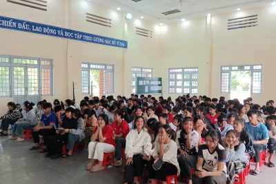 TUYÊN TRUYỀN SỨC KHỎE SINH SẢN VỊ THÀNH NIÊN, NẠN TẢO HÔN VÀ HÔN NHÂN CẬN HUYẾT CHO HỌC SINH KHỐI 12