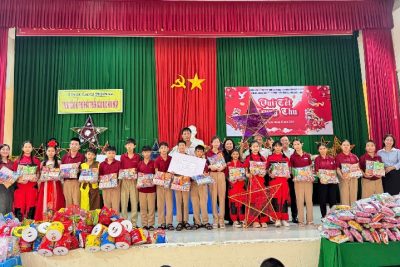 Sở Giáo dục và Đào tạo Tỉnh Quảng Ngãi tặng quà Trung thu cho trẻ em khuyết tật