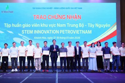 Tập huấn sử dụng phòng học STEM